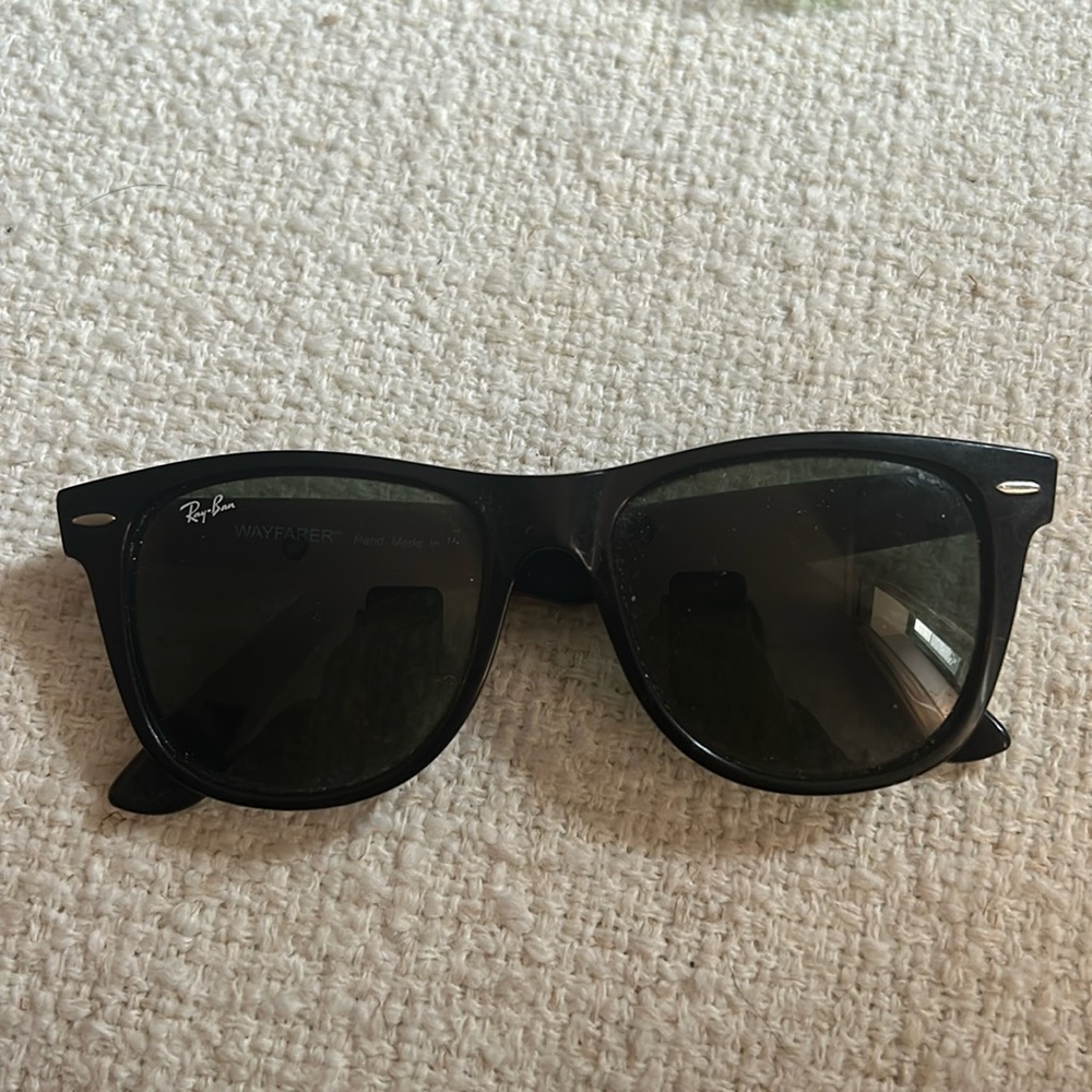 Ray Ban wayfarer sunglasses.